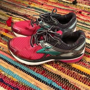 Ladies New Brooks 6 1/2